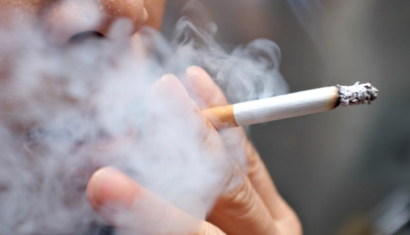 CORONAVIRUS – Chi fuma rischia di più?