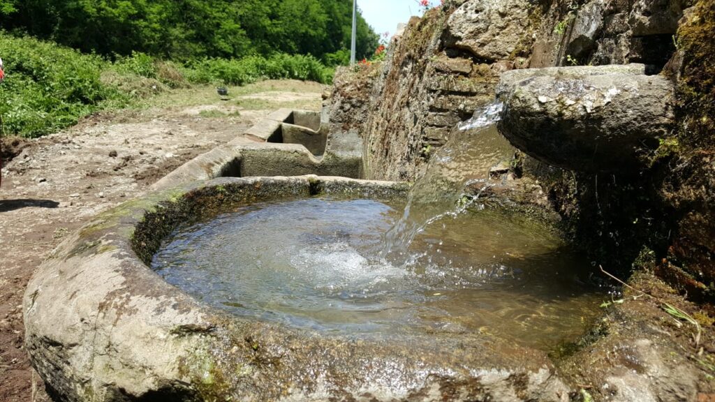 Alla fine del sentiero dei mestieri si trova la fonte vermeni, una delle più importanti stazioni di approvigionamento d'acqua dell'area