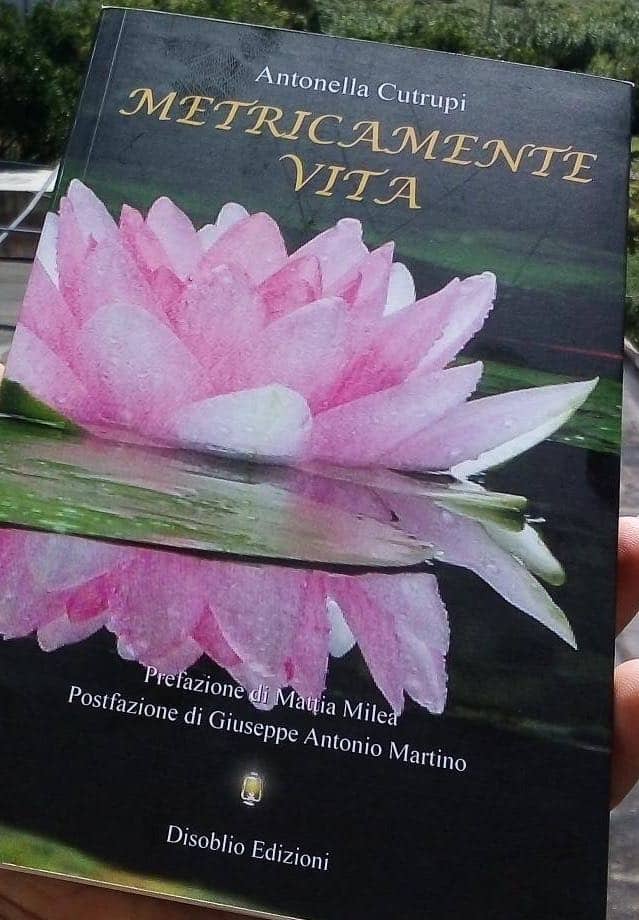 La copertina del libro di Antonella Cutrupi: Metricamente Vita.