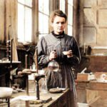 marie curie presso il laboratorio dove conduceva esperimenti sulla radioattività