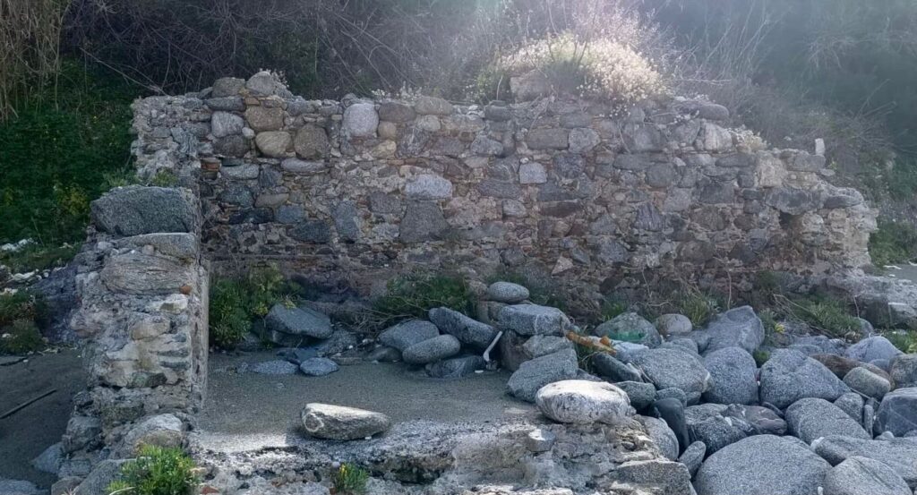 Resti del palmento di Cala Janculla